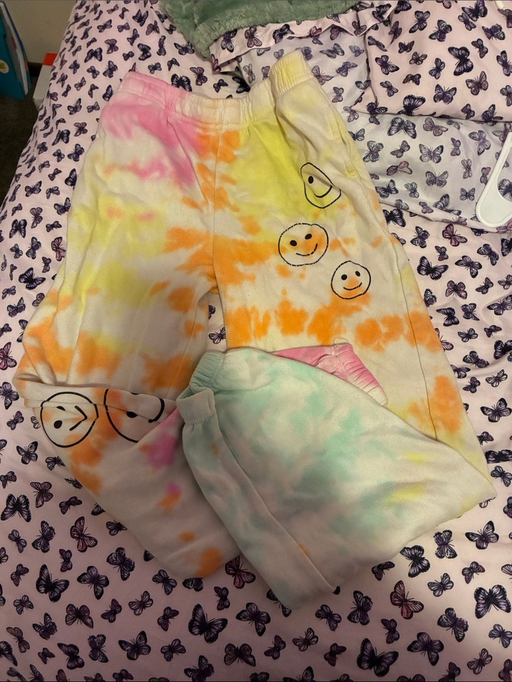 No Boundaries Yellow Tie-Dye Fleece Sweatpants - Picture 3 of 6